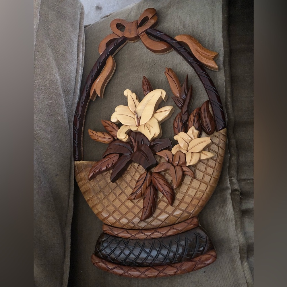 Carved Wood Lillies in a Basket Decoration- 840 $50 or $45 w/offer- damaged?